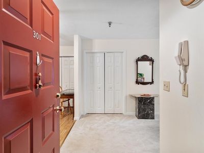 21 Dallas Dr APT 301, Dracut, MA, 01826