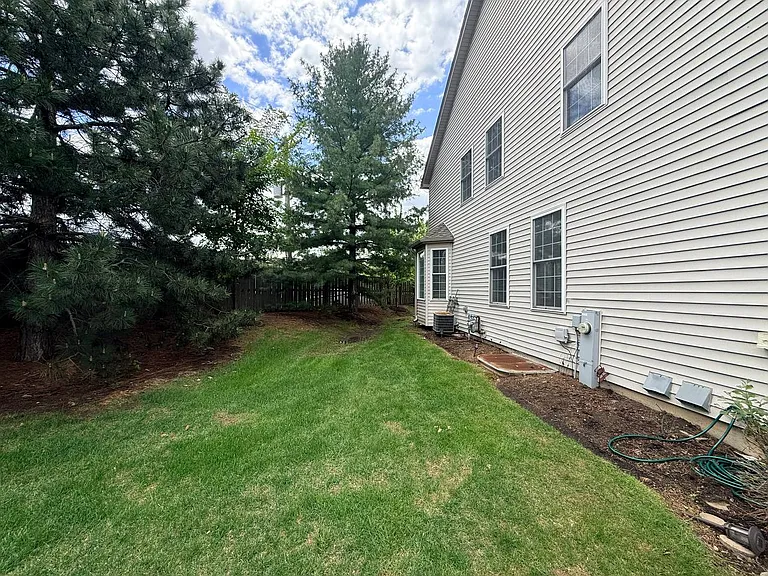 930 Case St — Photo 25