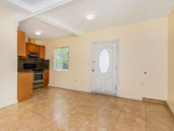 5th image of 1065 Allen Ave