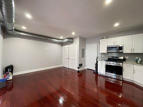 5th image of 300 Richmond St APT 15