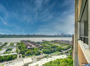 250 Gorge Rd APT 21B, Cliffside Park, NJ 07010