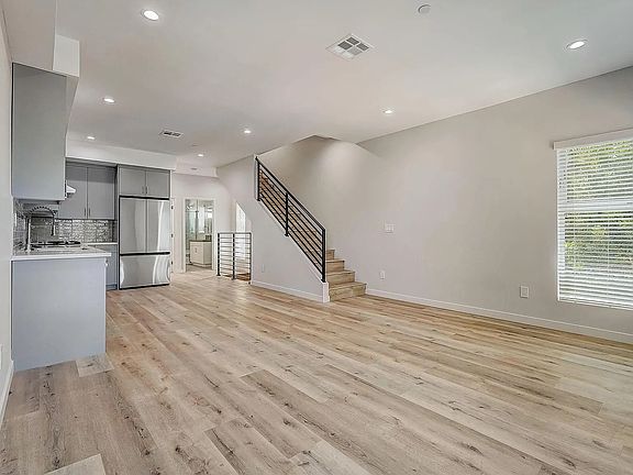 4th image of 834 N June St