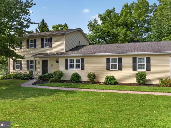 231 Dogwood Dr, Hershey, PA 17033