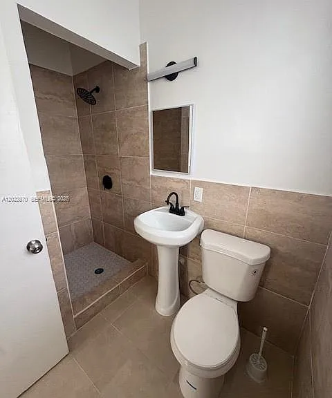 2052 SW 7th St #4 — Photo 8