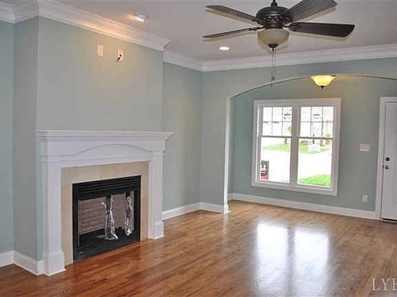 3rd image of 1391 Helmsdale Dr #9