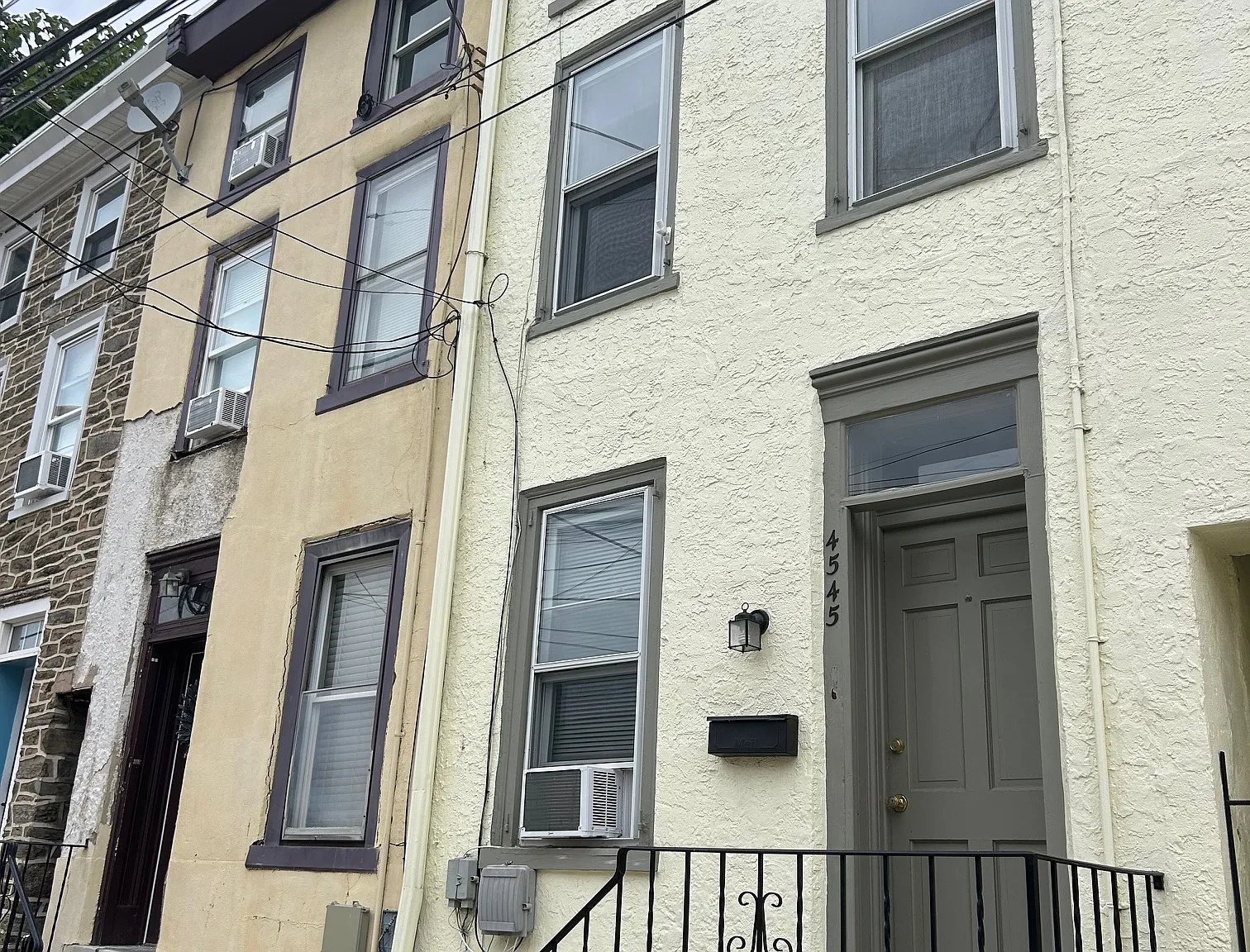 3 bed, 1315 sqft, $1,895 — Photo 1