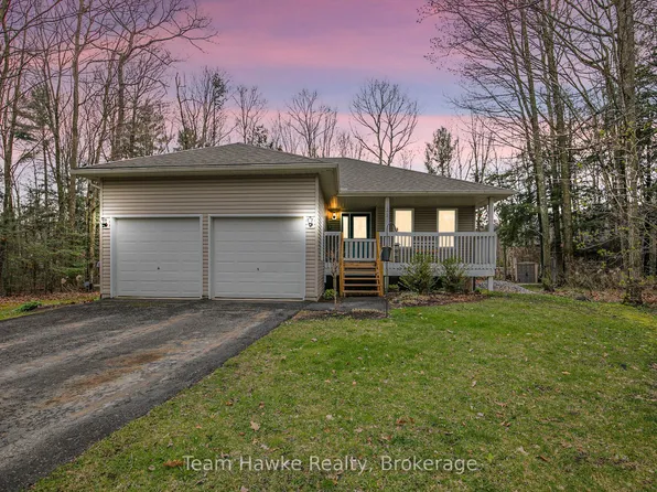 22 Laurier Blvd, Tiny, ON L9M 0J2