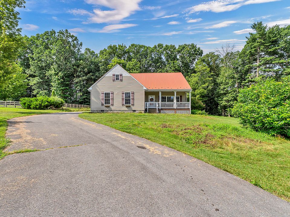 1st image of 295 Woodhaven Cir