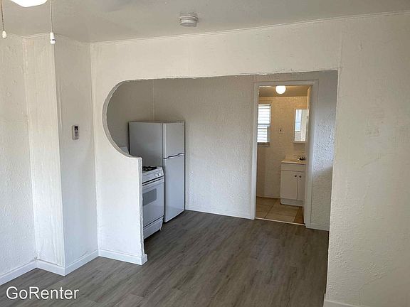 3rd image of 1545 W Roosevelt St APT 6B
