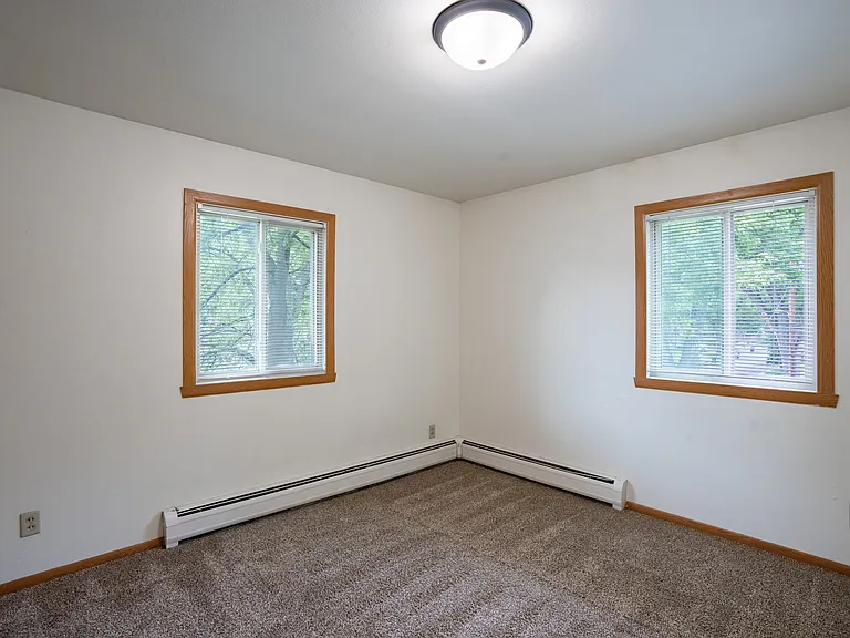 Fargo, ND Crown Court 1 Apartments | Bedroom
