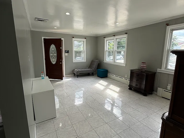 Gregory St — Photo 1