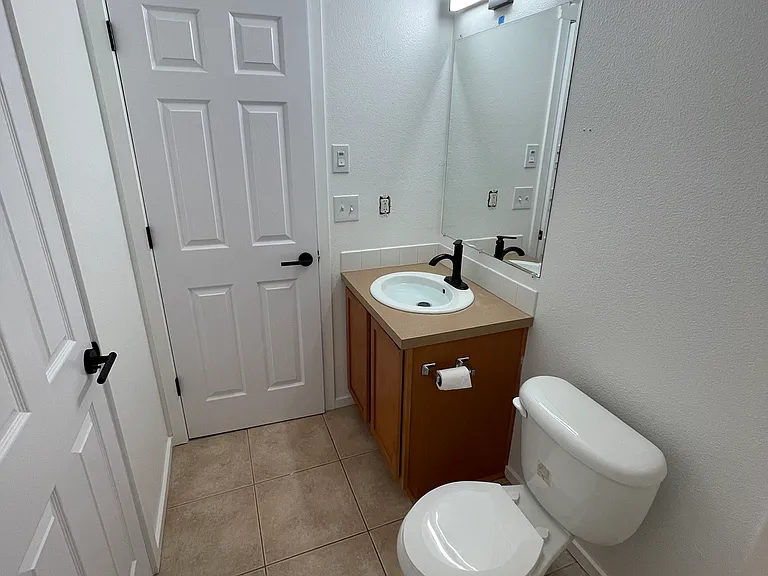 213 SE 3rd St — Photo 5