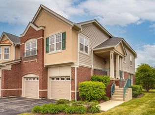 424 Pine Lake Cir, Vernon Hills, IL 60061