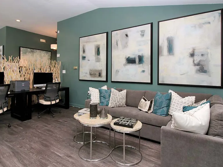 Runaway Bay Apartments — Photo 33