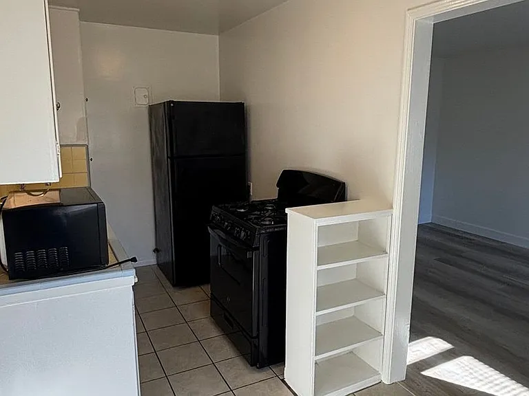 915 Freeman Ave. — Photo 3