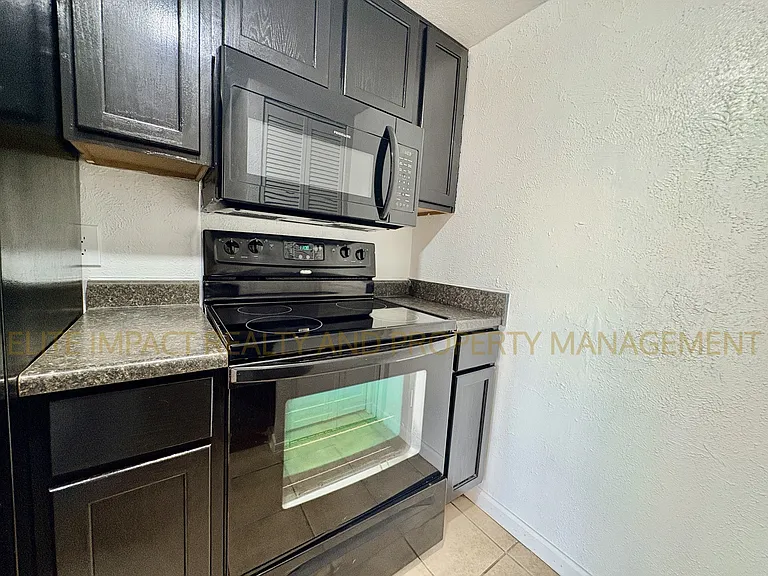 1620 N Wilmot Rd — Photo 11