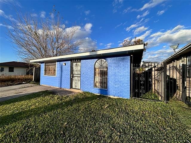 1st image of 7551 Shorewood Blvd
