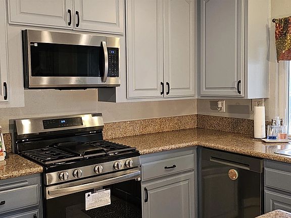 5th image of 1068 E Bradley Ave