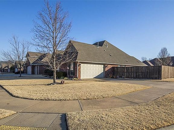 2nd image of 4209 SW Staverton Dr