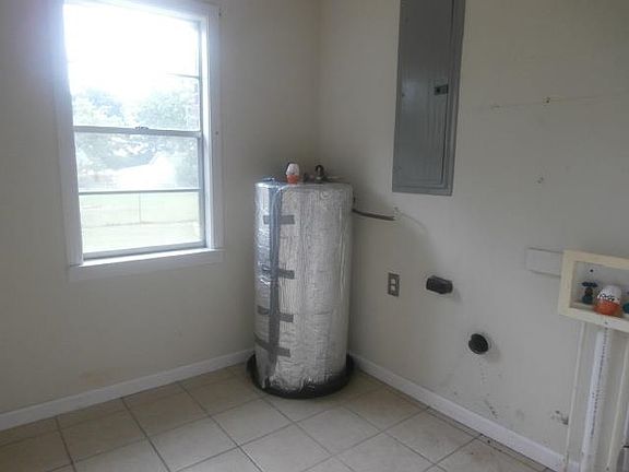 4th image of 66 Harris Dr #1