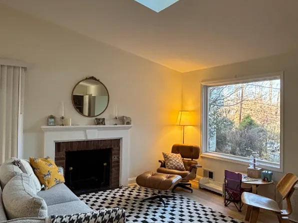 8400 Thornden Ter, Bethesda, MD 20817