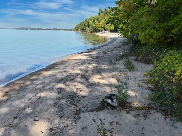 8248 Turnberry Cir, Williamsburg, MI 49690