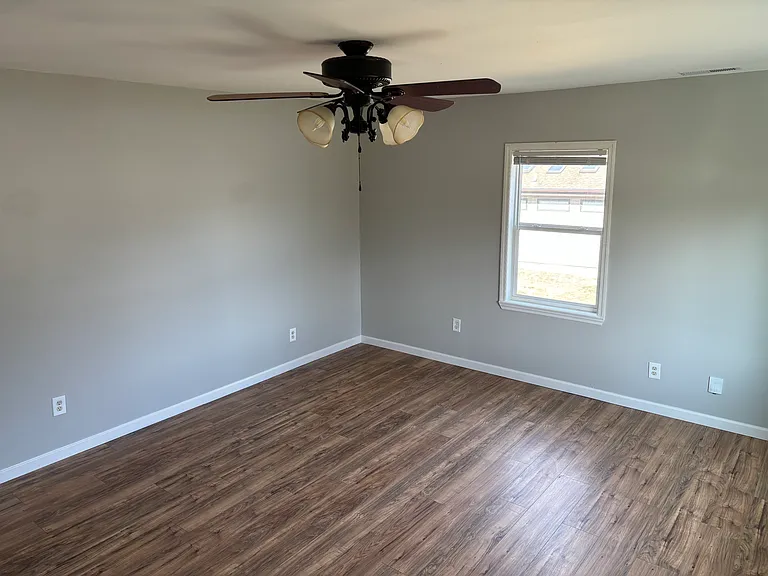 835 Cunningham Ave — Photo 2