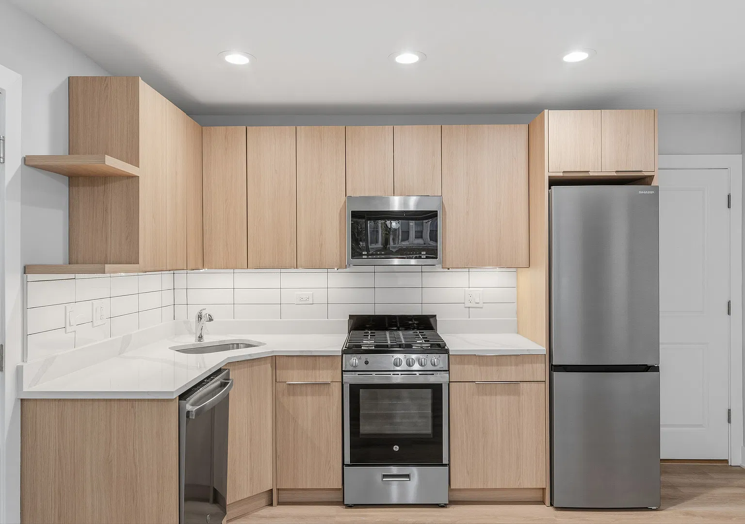 2 bed, $2,071 — Photo 4