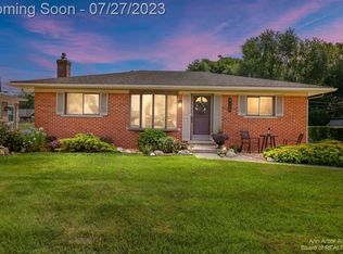 9148 Knolson St, Livonia, MI 48150