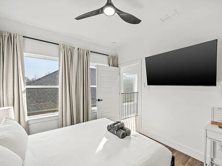5702 Riverside Dr — Photo 23