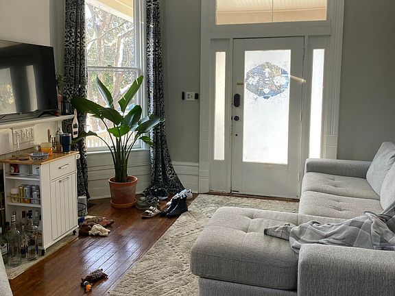 3rd image of 210 Arlington Ave