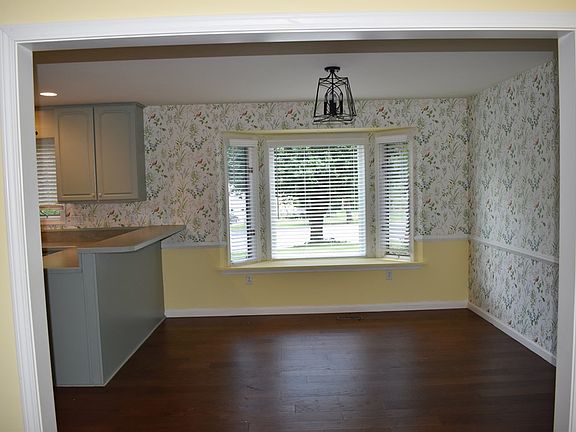 4th image of 530 Meadows Rd