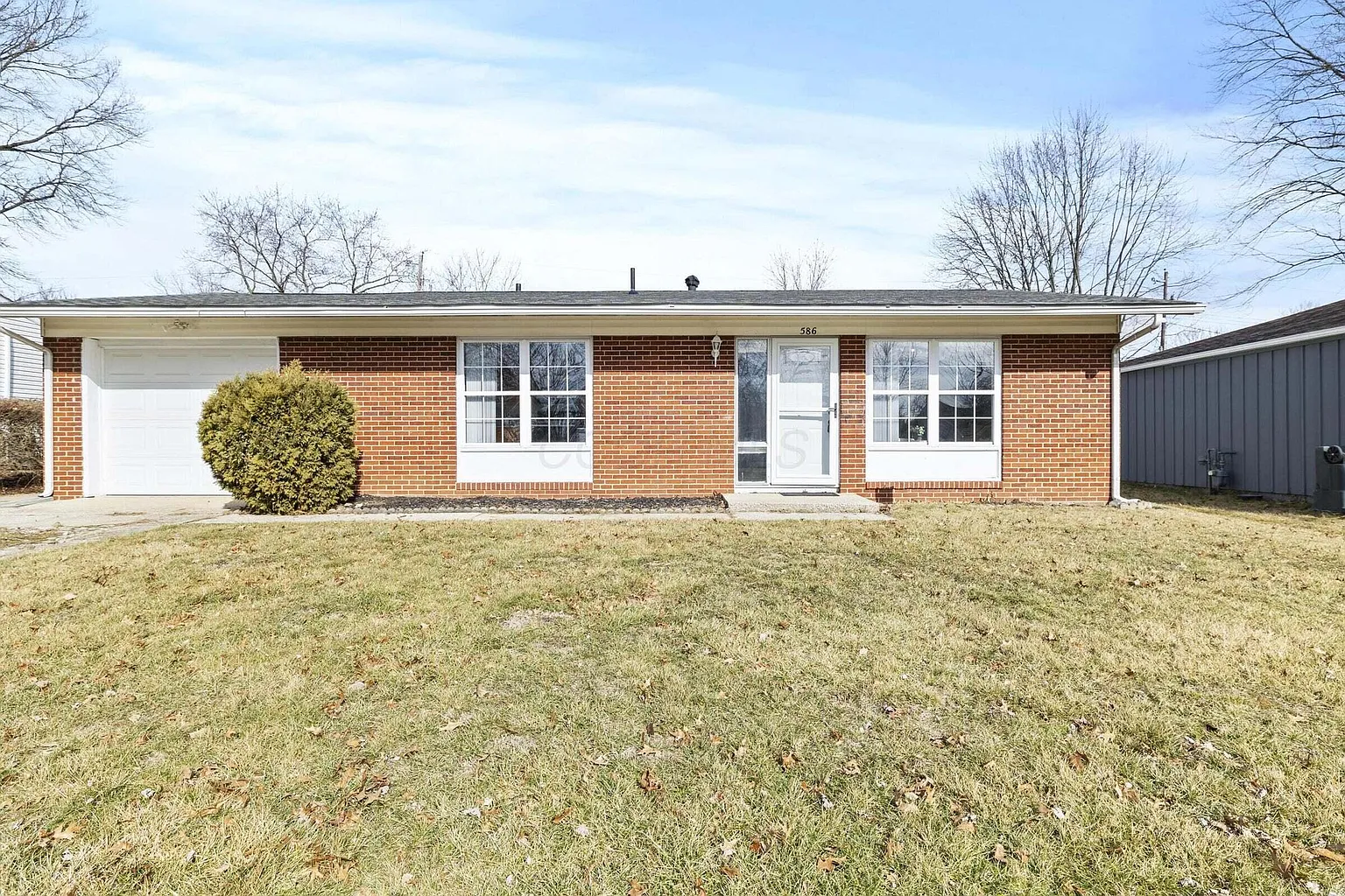 586 King George Ave photo 1