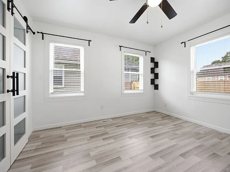1714 Richmond Ave — Photo 9