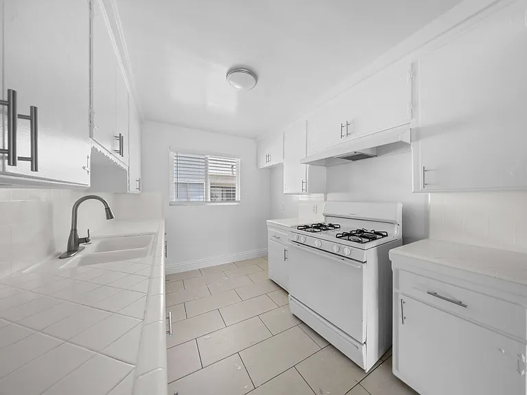 221 Grand Ave. — Photo 10