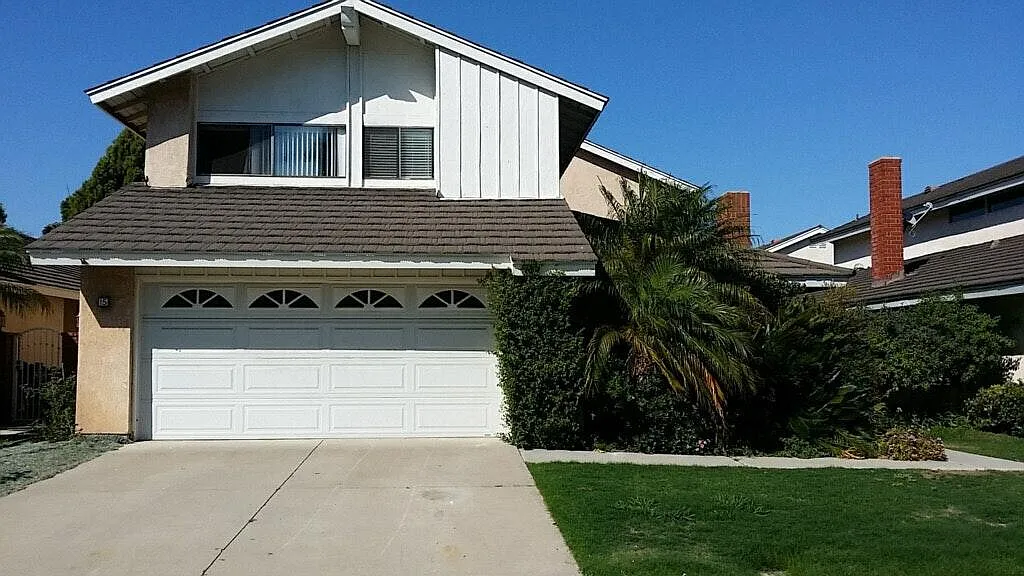 4 bed, 2.5 bath, 1946 sqft, $5,250 — Photo 1