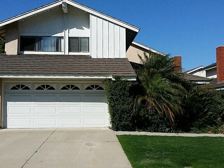 15 Oakdale — Photo 1