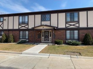 22839 Grove St, Saint Clair Shores, MI 48080