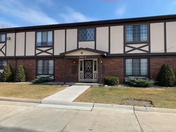 22839 Grove St, Saint Clair Shores, MI 48080
