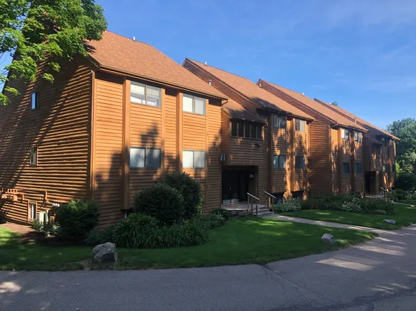 6721 Boca Vista Dr NE Unit 102, Rockford, MI 49341