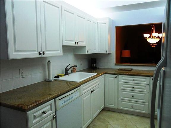 5th image of 1035 S Federal Highway #44 (PH 8)