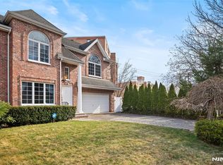 2336 Franklin St, Fort Lee, NJ 07024
