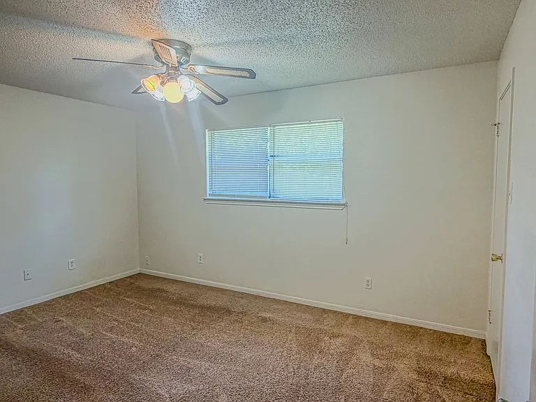 402 Alpine St — Photo 7