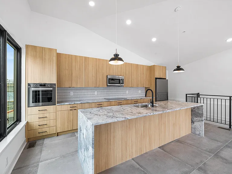 1772 N Front St #3 — Photo 23