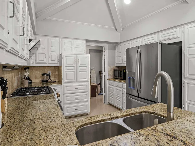 3704 Saddlehead Dr — Photo 11