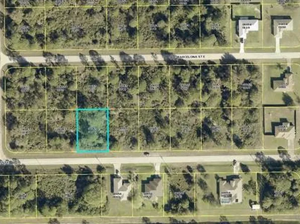 1035 Belmont St E, Lehigh Acres, FL 33974