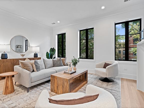 3rd image of 2118 N Sheffield Ave APT 2