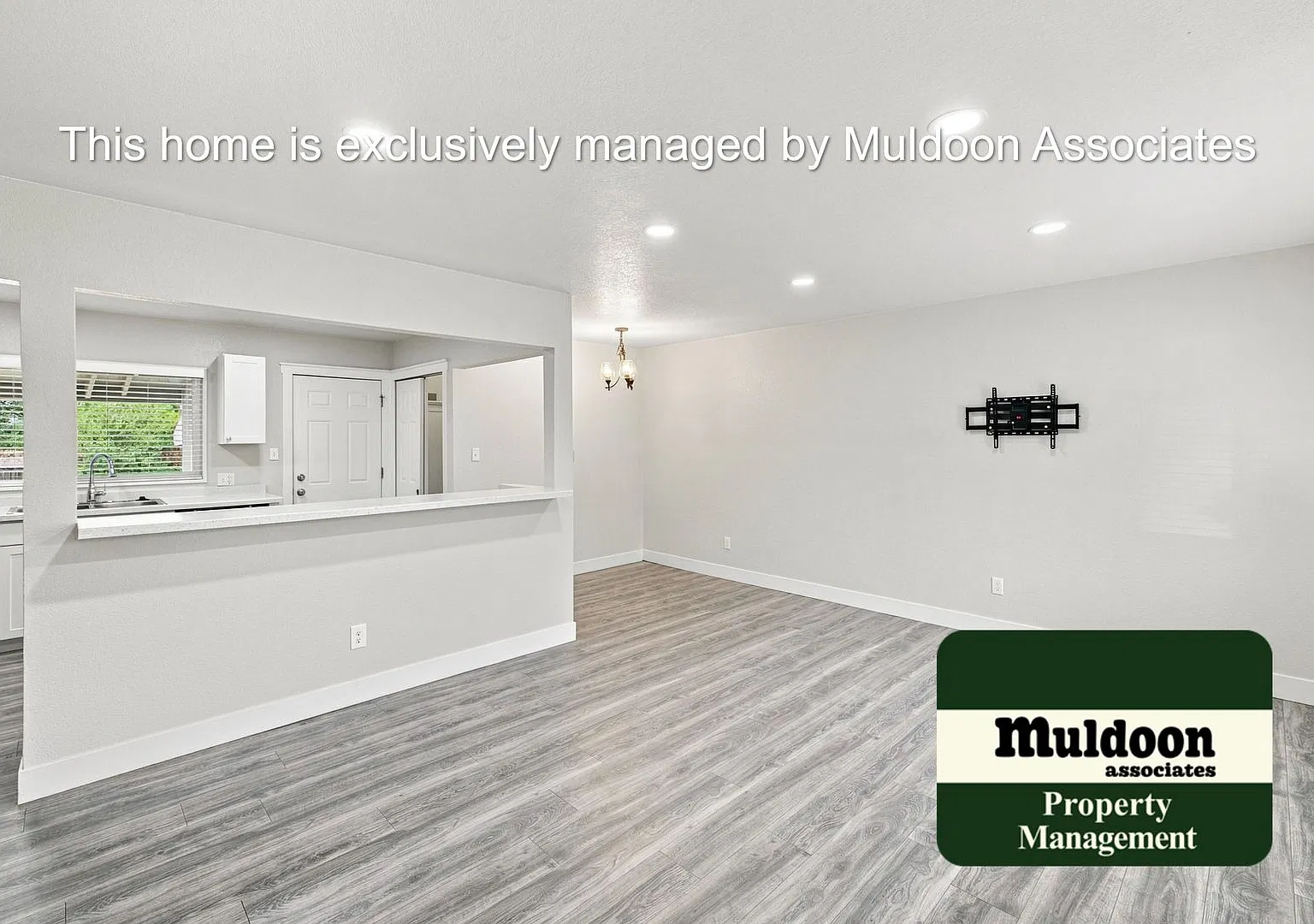 Beautifully Remodeled Centrally located bungalow — Photo 3