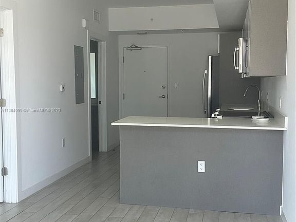 4th image of 321 NE 26th St Unit 607