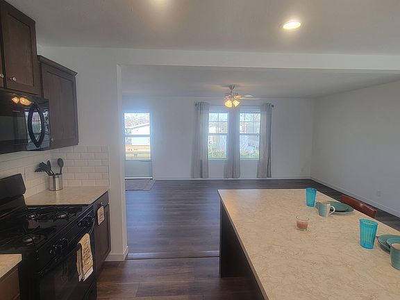 4th image of 228 Golfview Ct #149